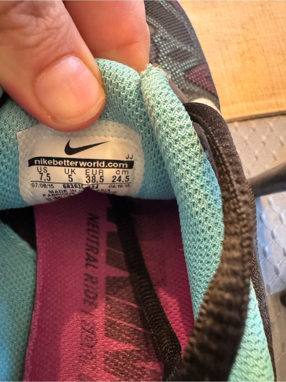 Nike womens max air blue, pink, black - Picture 6 of 6